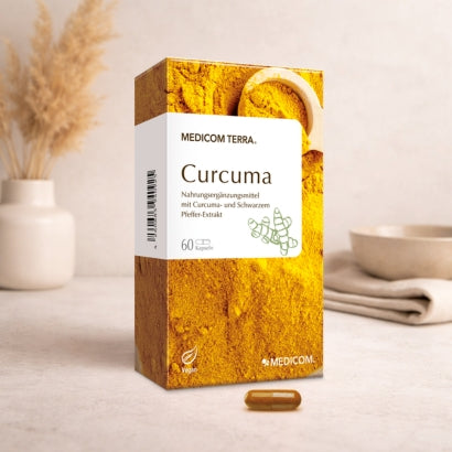 Die Produktpackung von Curcuma mit einer Curcumakapsel im Vordergrund