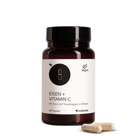 Die Produktdose von Eisen + Vitamin C und zwei Kapseln im Vordergrund