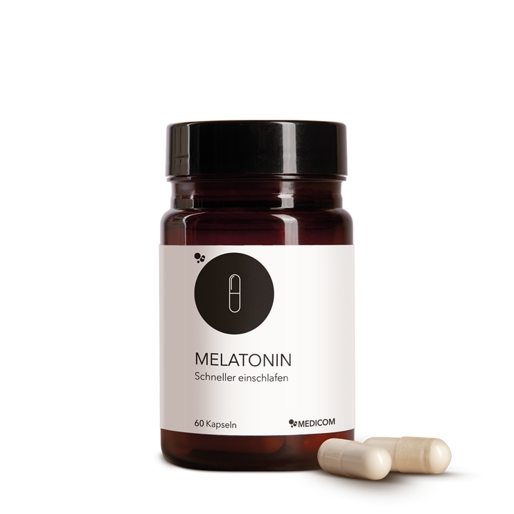 Die Produktdose von Melatonin von Medicom mit 2 Kapseln vor der braunen Dose mit schwarzem Deckel