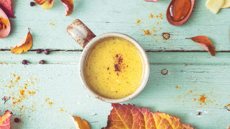 Die Moon Milk kann mit Curcuma, Ashwagandha oder Shatavari zubereitet werden