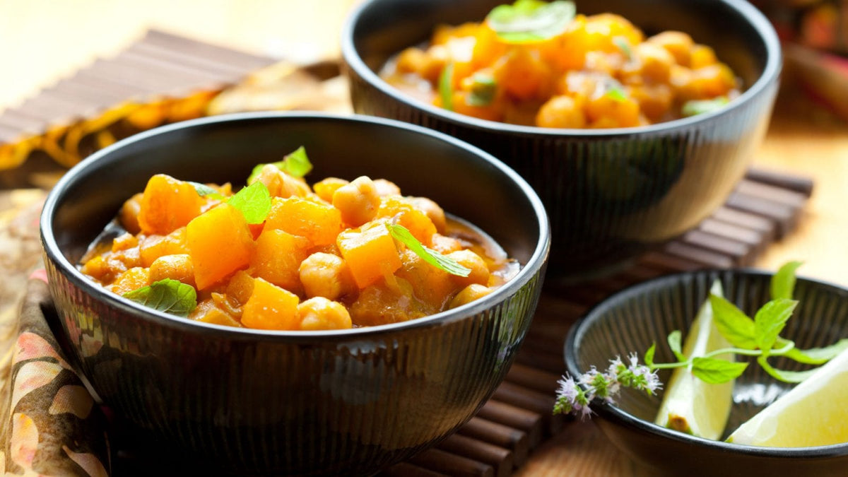2 Schüsseln mit Currygerichten