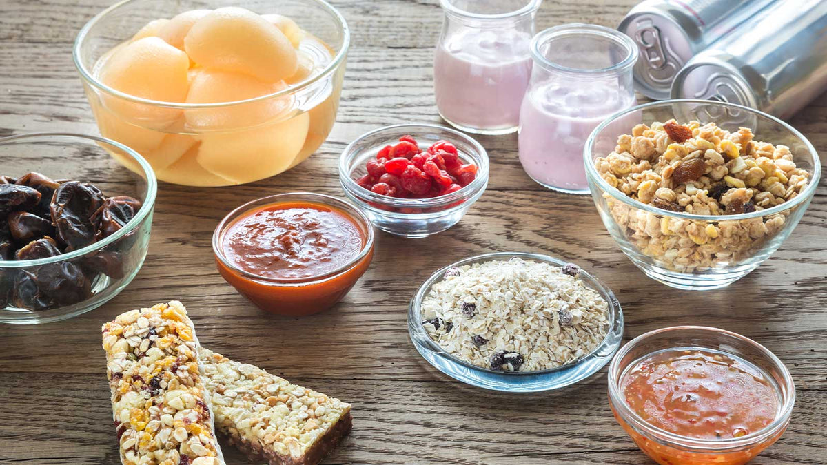 Feigen, Müsliriegel, Obst aus der Konserve, Konfitüre, Fruchtjoghurt