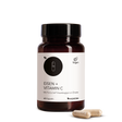 Die Produktdose von Eisen + Vitamin C und zwei Kapseln im Vordergrund