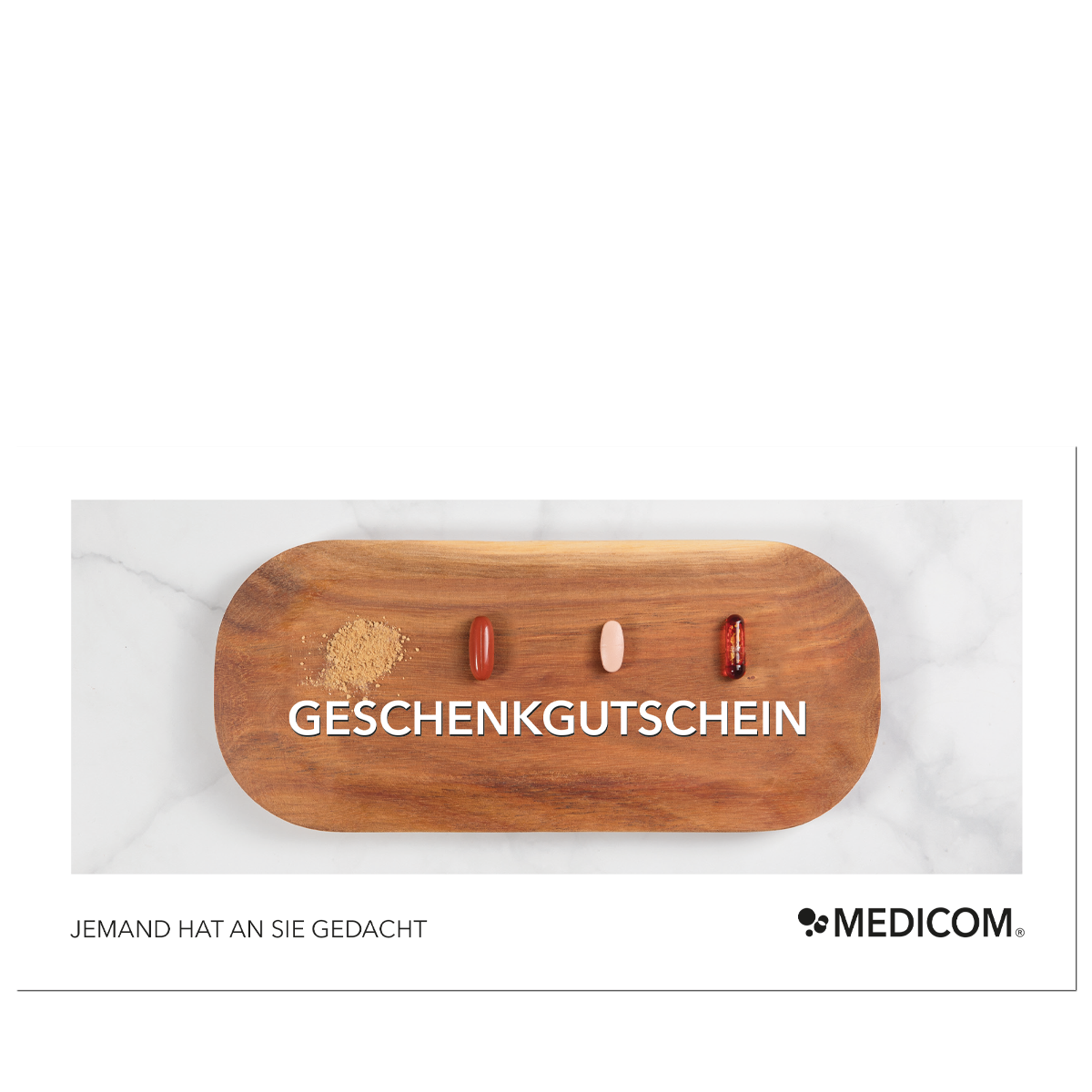 Ein Holztablett mit verschiedenen Kapseln