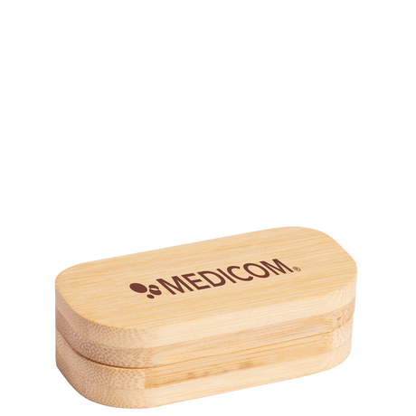 Rectangular Kapselbox aus Bambus with rounded edges, featuring the MEDICOM logo printed on top.