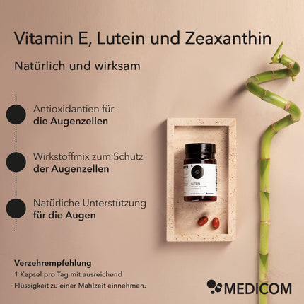  Produktinformationen zu Lutein von Medicom: Auflistung von Produktmerkmalen: für die Stärkung der Augen, Wirkstoffmix für die Sehkraft und 1 Tablette täglich mit ausreichend Flüssigkeit zu den Mahlzeiten. Rechts im Bild Lutein Produktdose auf einem Marmortablett und zwei Kapseln
