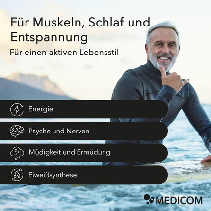 Ein Surfer mit Neoprenanzug lächelt in die Kamera (rechts im Bild). Produktinformationen zu Magnesium Citrat Kapseln mit Anwendungsgebieten: für Muskeln, Schlaf und Entspannung, Energie, Psyche und Nerven, Müdigkeit und Ermüdung, Eiweißsynthese