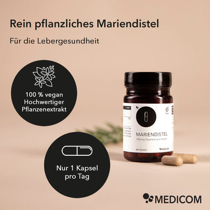 Die Produktdose von Mariendistel und zwei Kapseln im Vordergrund. Produktinformationen in zwei Störern: 100% vegan, hochdosierter Pflanzenextrakt, nur 1 Kapsel pro Tag