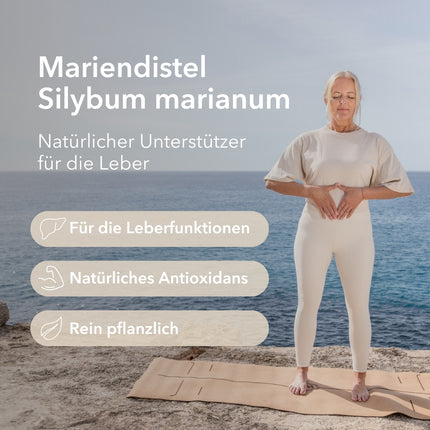 Produktinformationen zu Mariendistel von Medicom mit Anwendungsgebieten: für die Leberfunktionen, natürliches Antioxidans, rein pflanzlich. Rechts im Bild: Eine Frau in einem blauen Kleid hält Ihre Hand an die Leber