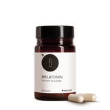 Die Produktdose von Melatonin von Medicom mit 2 Kapseln vor der braunen Dose mit schwarzem Deckel