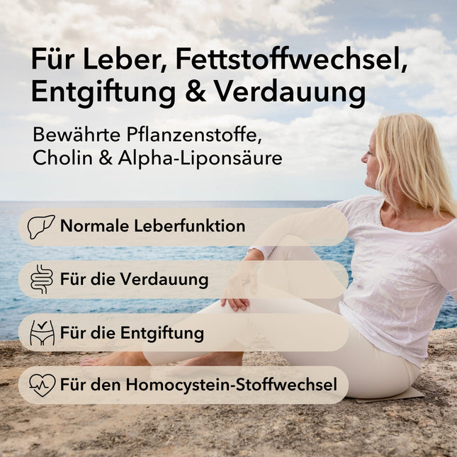 Eine Frau isst einen Salat. Auf einem Tisch sind Jungzwiebeln. Produktinformationen zu Nobilin Leber Vital® mit den pflanzlichen Inhaltsstoffen und Angabe der Anwendungsgebiete: Unterstützung der Leberfunktionen, Verdauung und Entgiftung sowie für einen normalen Homocystein-Stoffwechsel