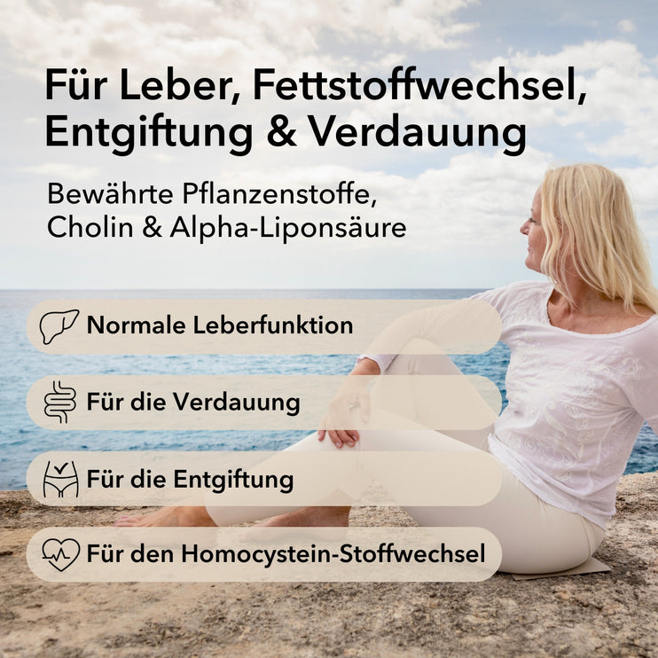 Eine Frau isst einen Salat. Auf einem Tisch sind Jungzwiebeln. Produktinformationen zu Nobilin Leber Vital® mit den pflanzlichen Inhaltsstoffen und Angabe der Anwendungsgebiete: Unterstützung der Leberfunktionen, Verdauung und Entgiftung sowie für einen normalen Homocystein-Stoffwechsel