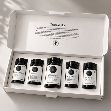 Offene Geschenkverpackung mit den fünf Produktdosen von Nobilin Premium Selection Advance. Sicher, elegant und ordentlich in Einlegern.