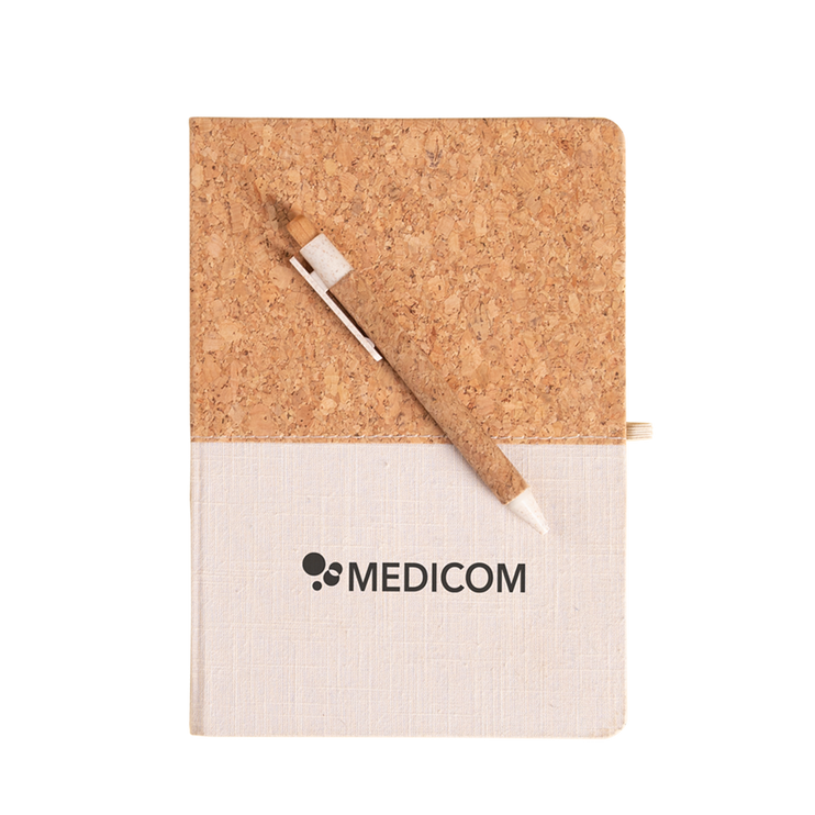Das Notizbuch von Medicom aus Kork und aus Baumwolle mit passendem Kugelschreiber