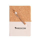 Das Notizbuch von Medicom aus Naturkork und aus Baumwolle mit passendem Kugelschreiber. Schreiben Sie gesunde und wertvolle Gedanken direkt auf.
