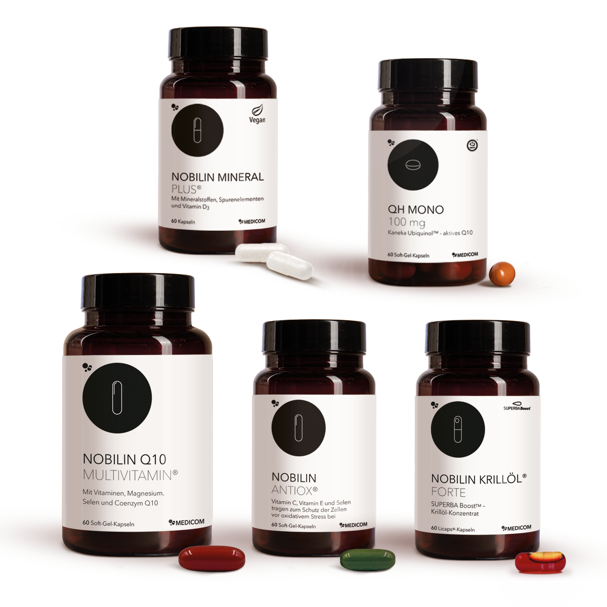 Nobilin Premium Selection Advance, Produktkombination aus fünf Produkten in der neuen Produktdose: Nobilin Q10 Multivitamin® , Nobilin Mineral Plus®, Nobilin Antiox® , Nobilin Krillöl® Forte  und QH Mono 100 mg in der Dose. Vor den Produkten sieht man jeweils die Kapseln.