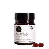Ein Glas mit der Aufschrift „QH Mono 50 mg“ von Medicom, auf dem zwei rote Kapseln vor weißem Hintergrund abgebildet sind, präsentiert dieses hochwertige Nahrungsergänzungsmittel, das Kaneka QH Ubiquinol enthält – eine Form von Coenzym Q10 mit hoher Bioverfügbarkeit.