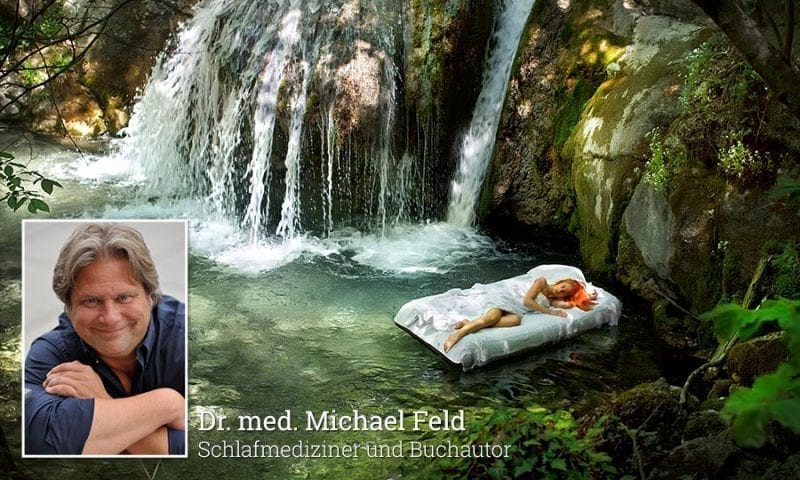 Portraitbild von Michael Feld und eine schlafende Frau im Wasser