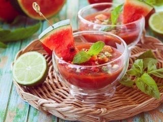 Schön dekoriert: Wassermelonen-Gazpacho
