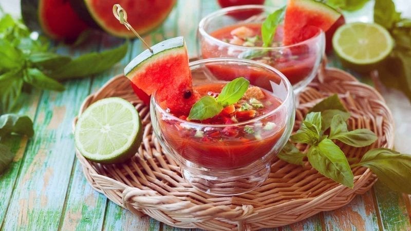 Schön dekoriert: Wassermelonen-Gazpacho