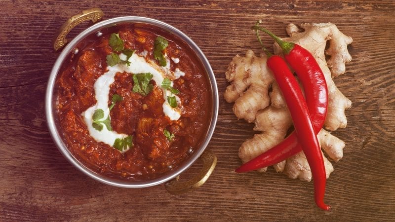 Indische Speise mit Chili und Ingwer