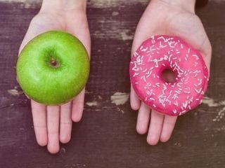 Grüner Apfel oder Rosa Donut