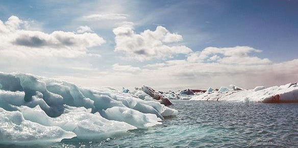 Foto mit Arktis, Meer, Wolken, blauer Himmel und Sonne