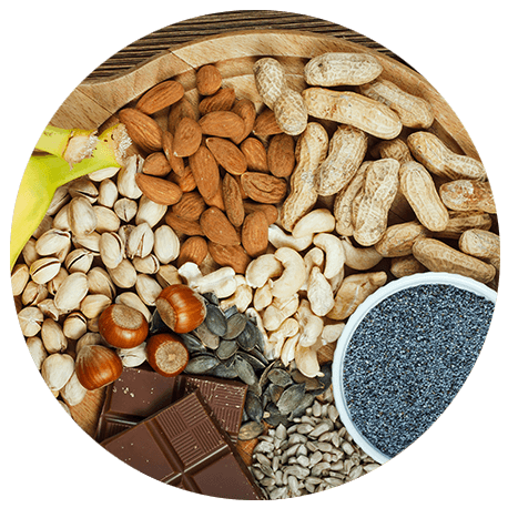 Verschiedene Nüsse, Schokolade und Samen Mikronährstoffe Calcium und Magnesium wichtig in den Wechseljahren. Nobilin Menovital