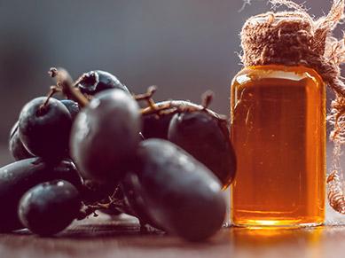 Weintrauben und Traubenkernöl